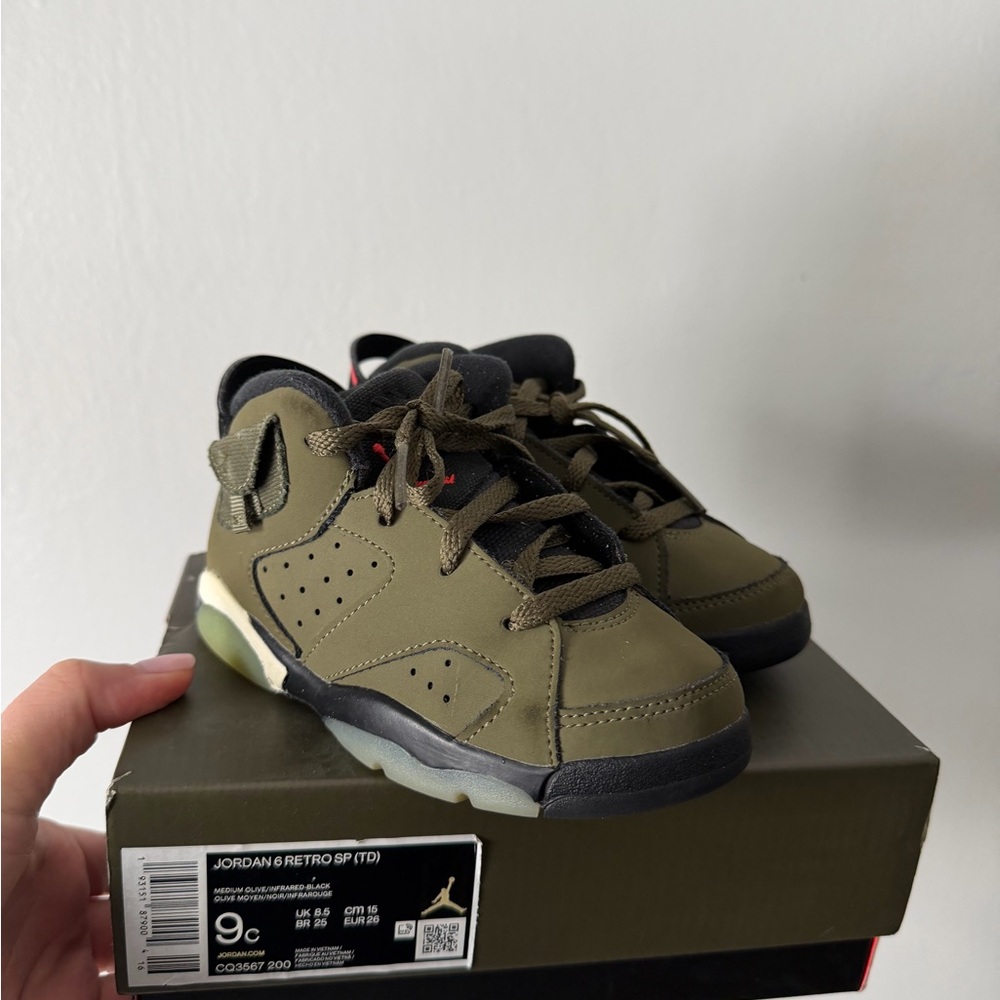 Jordan Kids Retro 6 Olive and Black Sneakers
